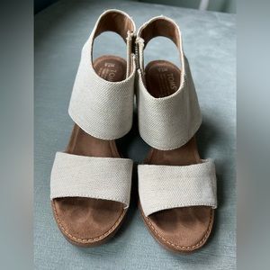 TOMS Majorca Natural Canvas Cut Out Block Heel Sandals Size 7.5
